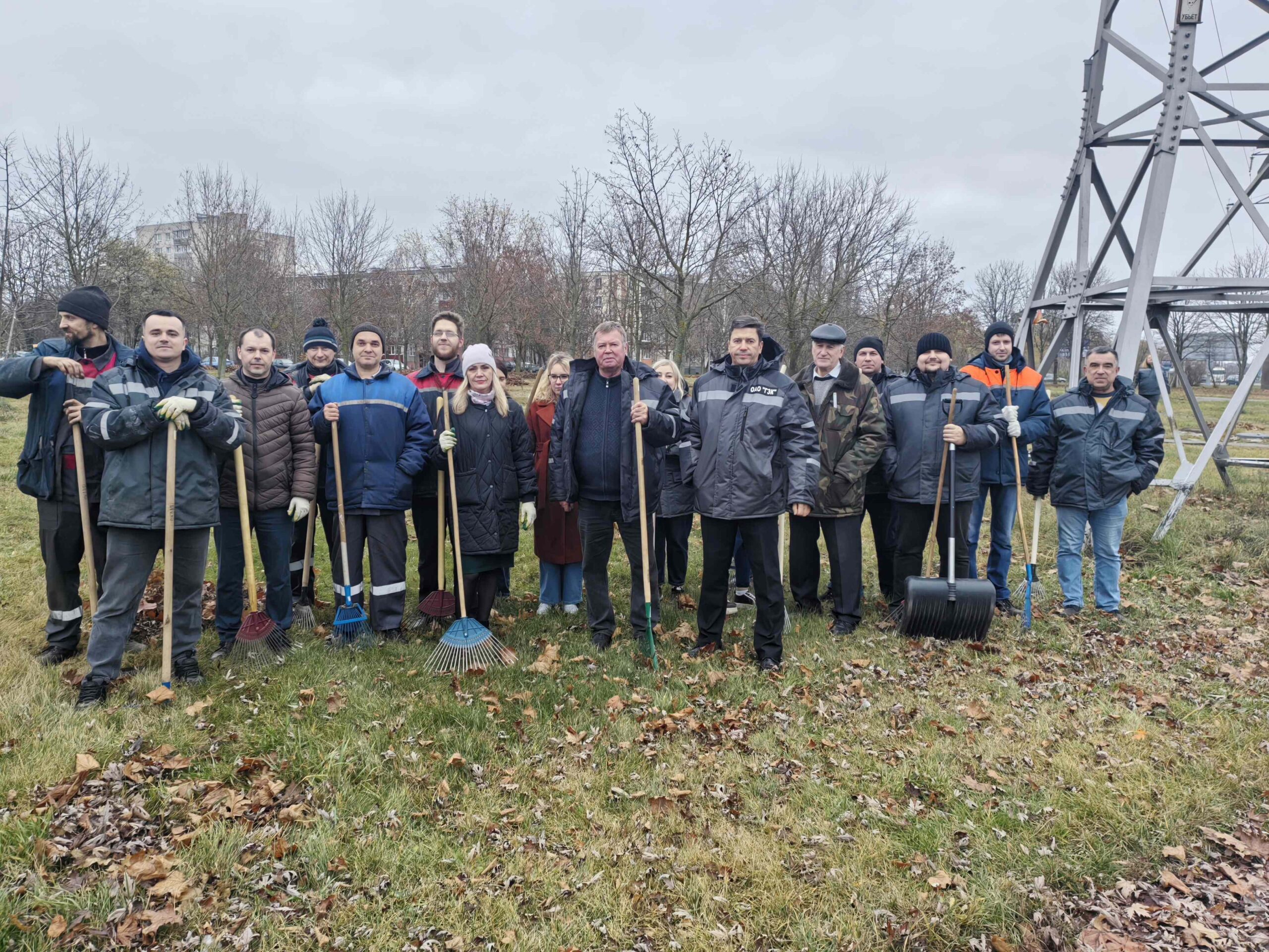 «Чистый четверг» на ОАО «Гомельский завод “Коммунальник”»: сотрудники провели благоустройство территории